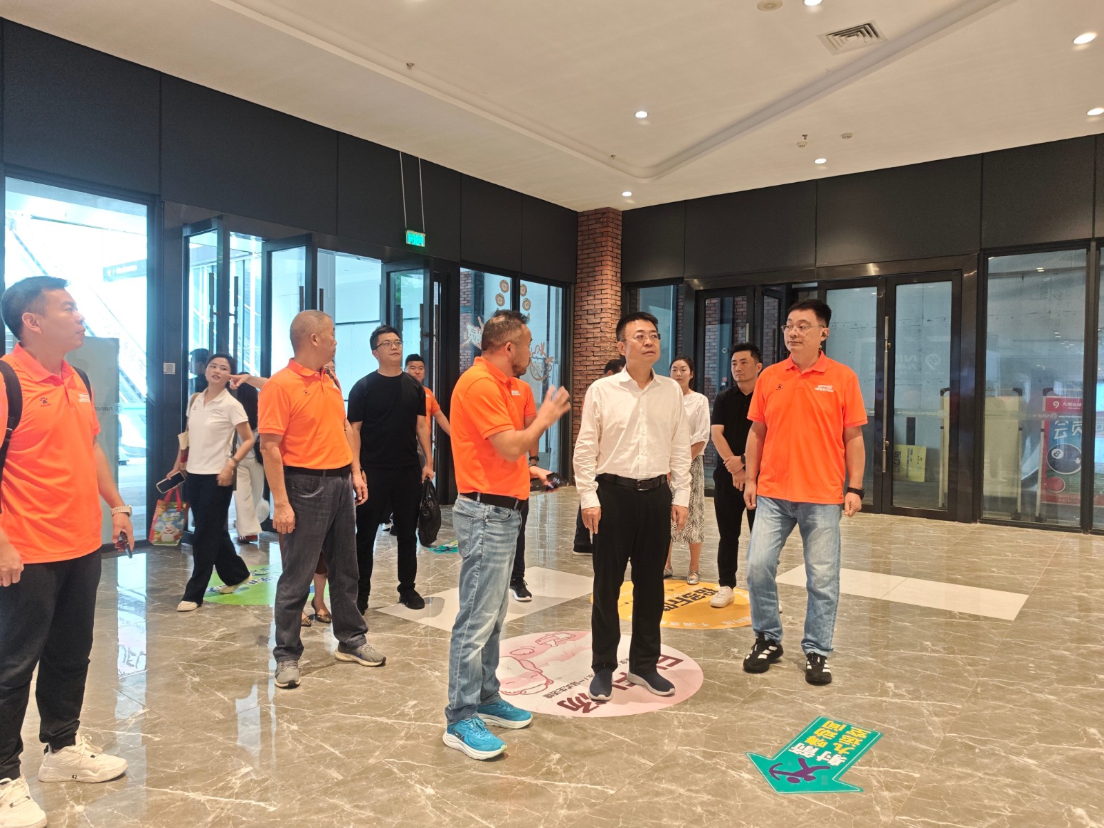 四川省委统战部副部长、省工商联党组书记景临一行莅临我会调研指导